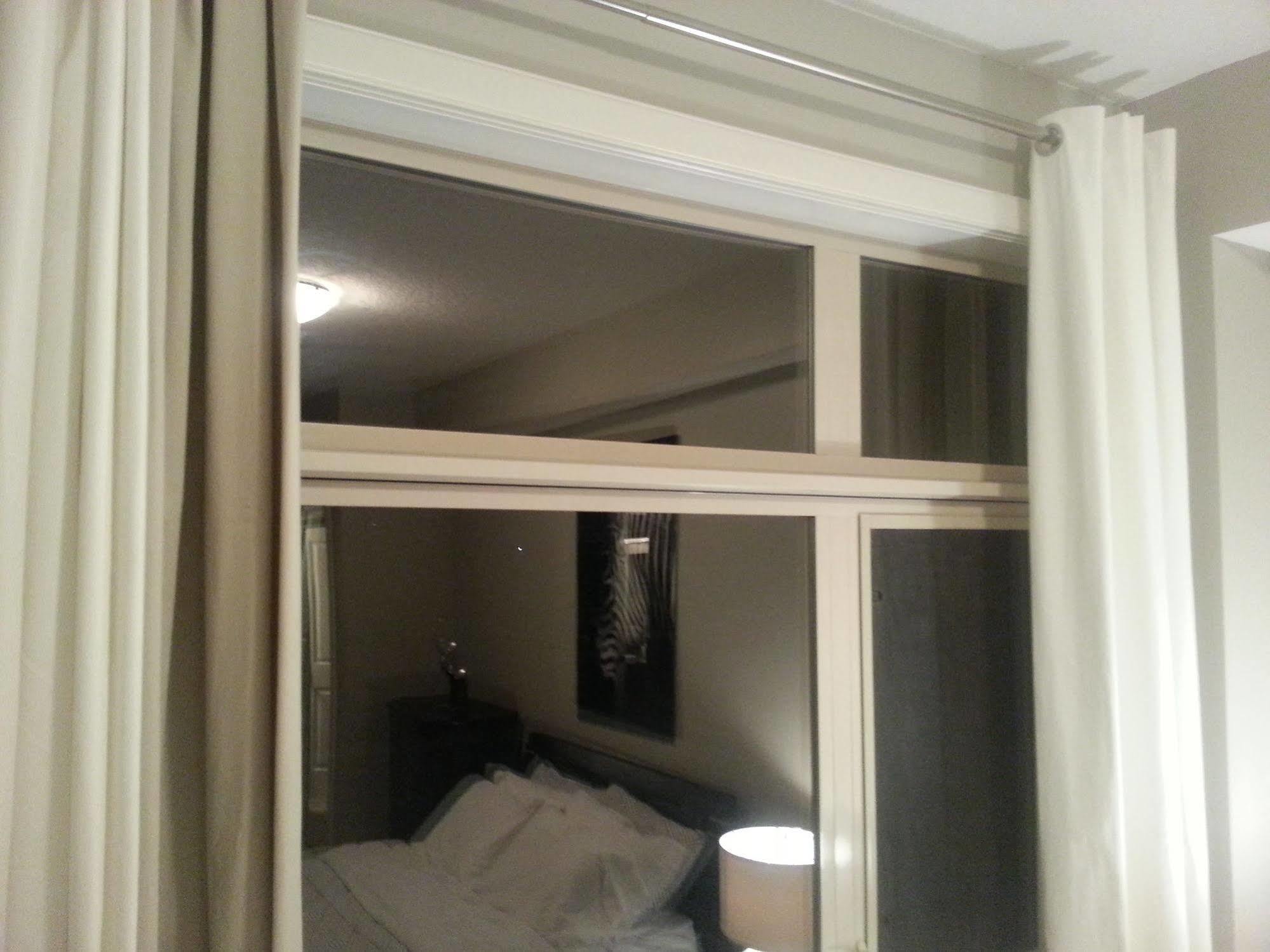 Pinnacle Inn & Suites Aspen YYC Екстериор снимка